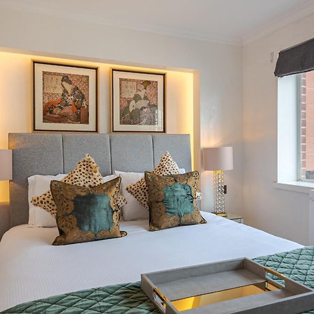 Modern Knightsbridge Apartment With Balcony Overlooking Harrods Prime Location London Bagian luar foto