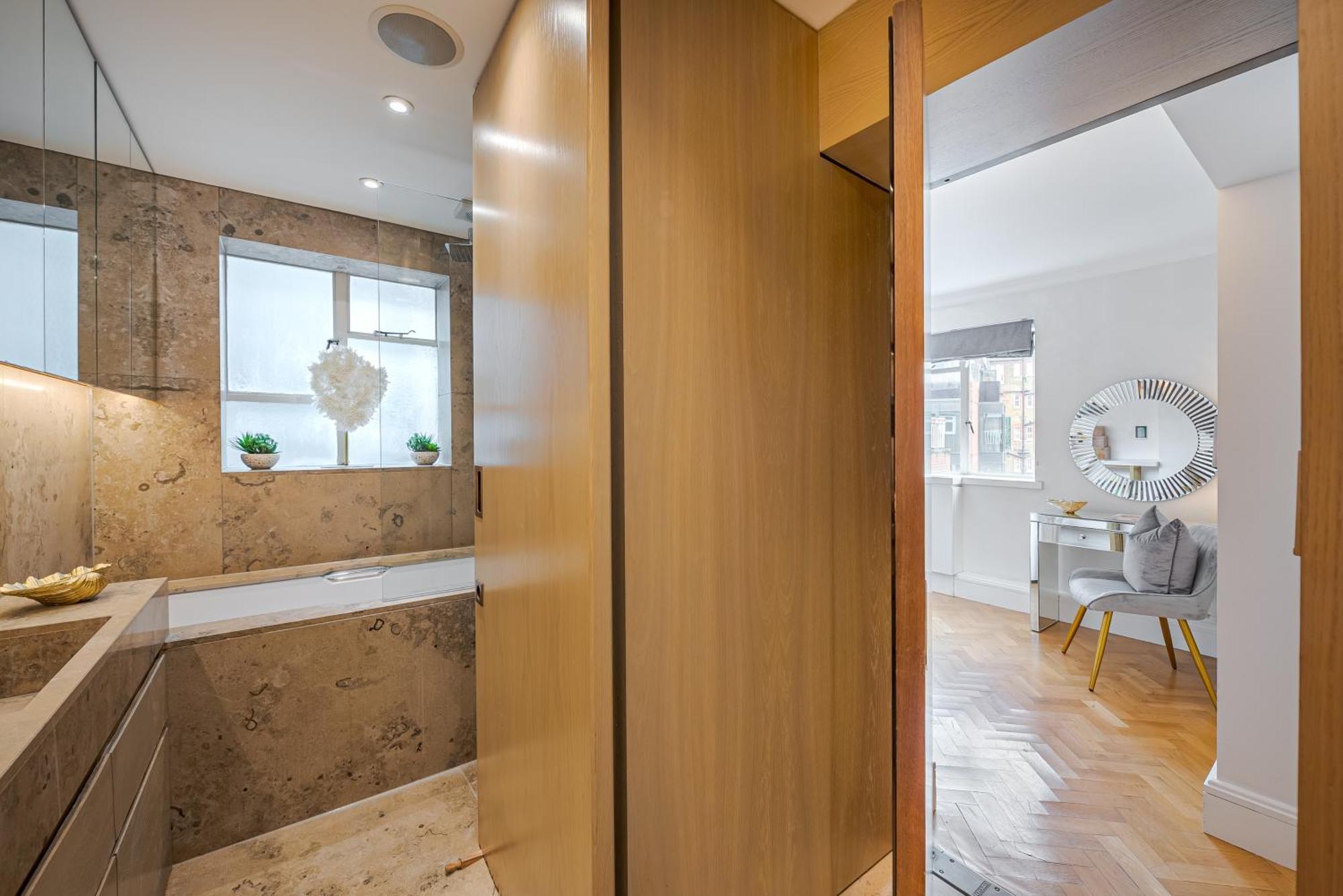 Modern Knightsbridge Apartment With Balcony Overlooking Harrods Prime Location London Bagian luar foto