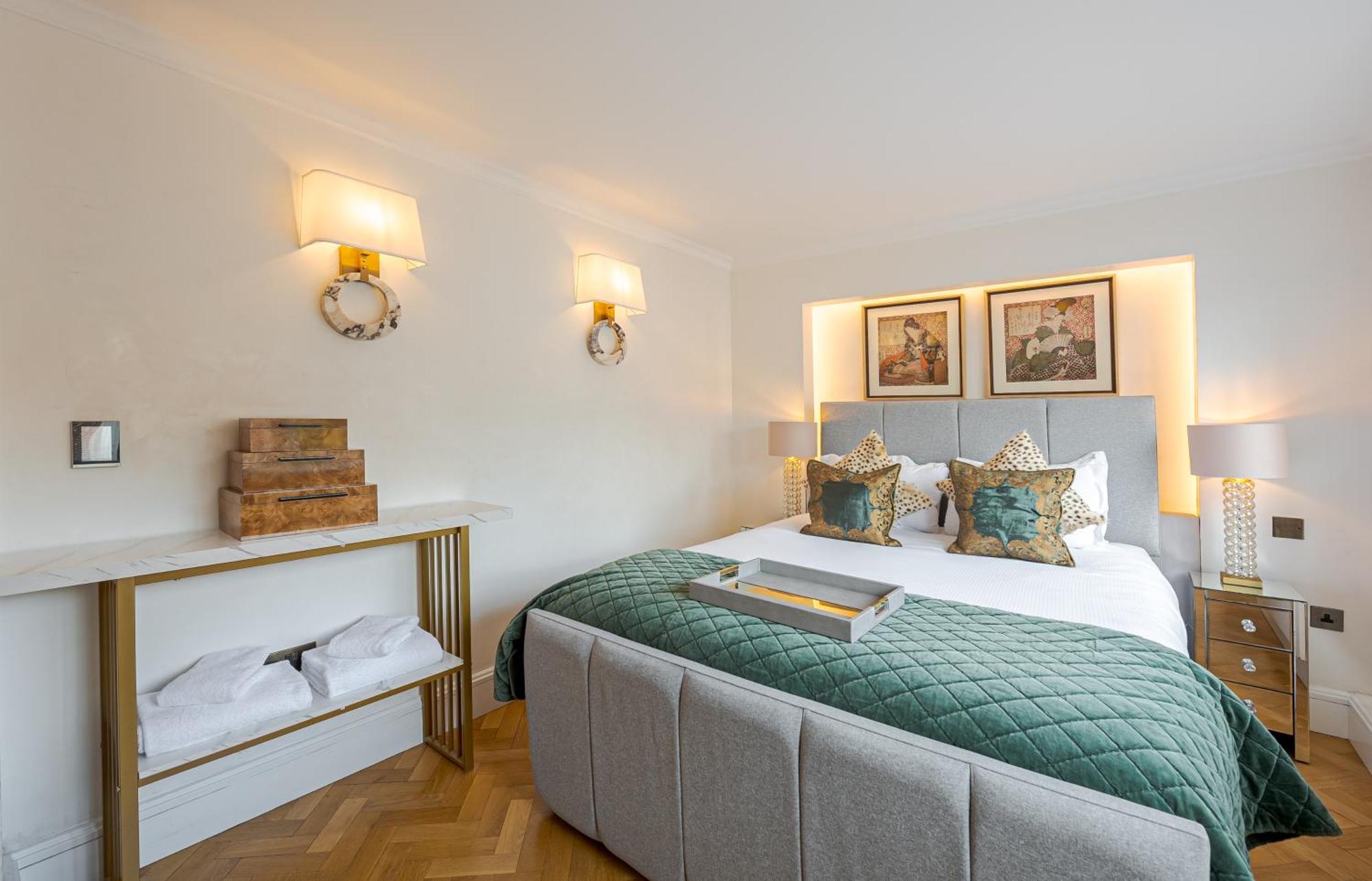 Modern Knightsbridge Apartment With Balcony Overlooking Harrods Prime Location London Bagian luar foto