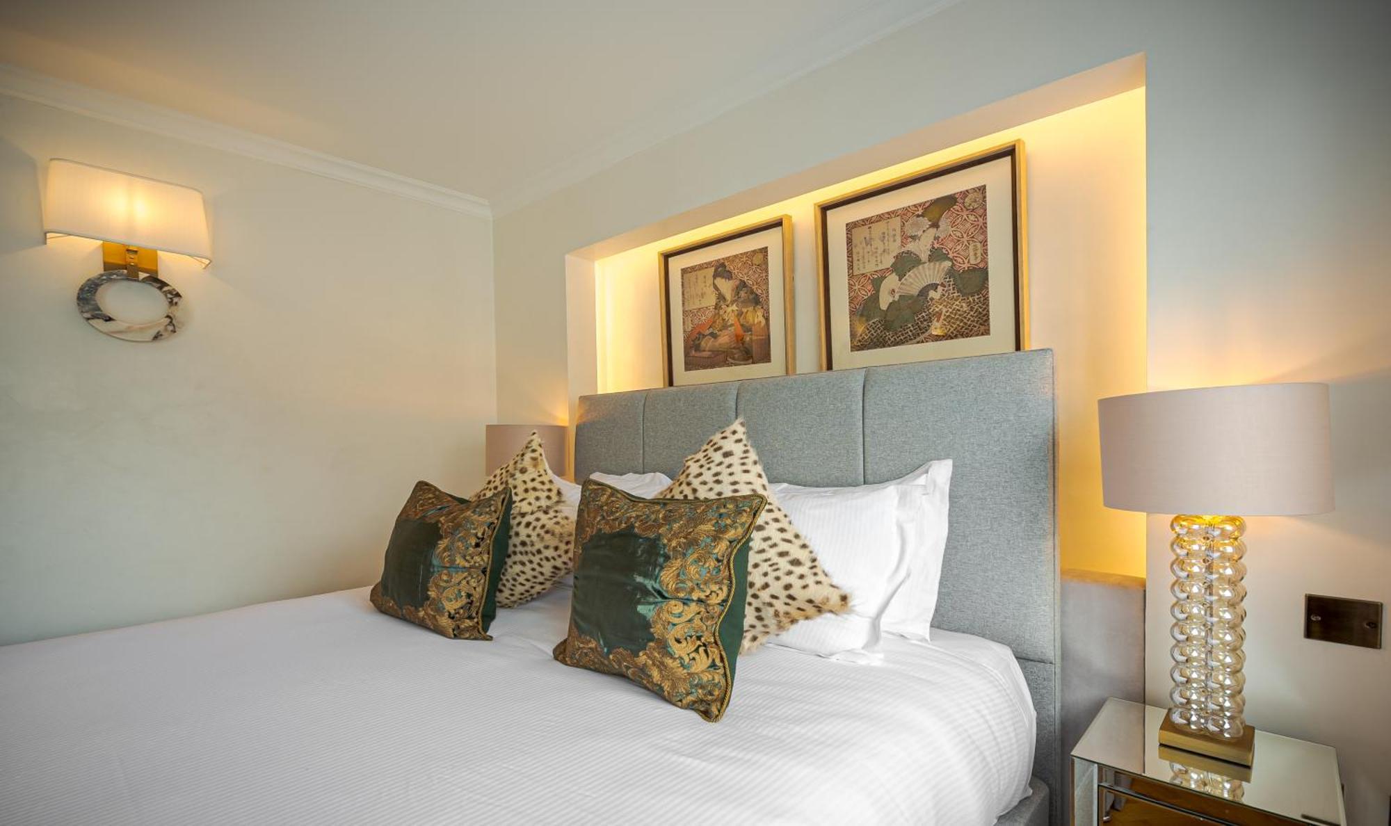 Modern Knightsbridge Apartment With Balcony Overlooking Harrods Prime Location London Bagian luar foto