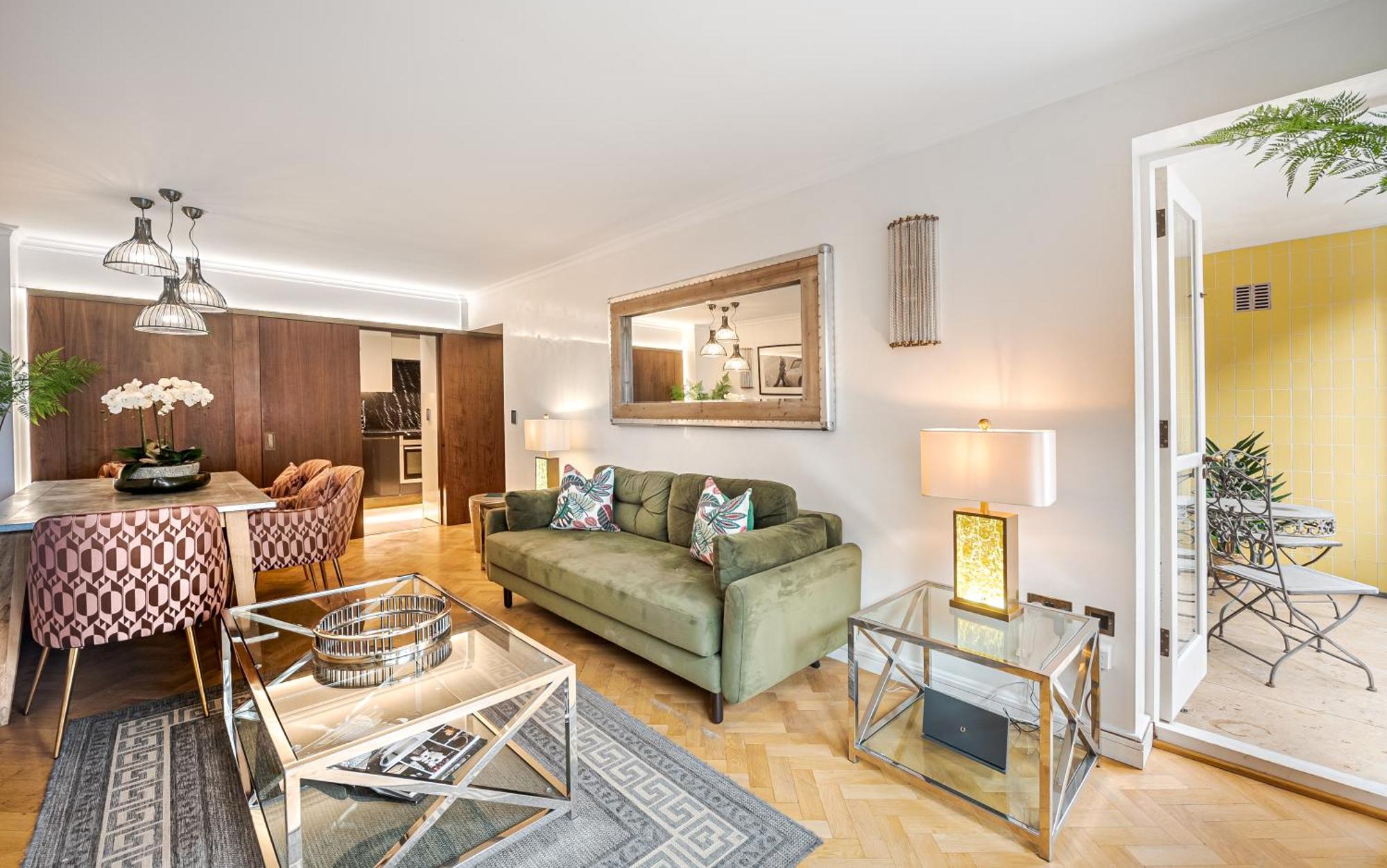 Modern Knightsbridge Apartment With Balcony Overlooking Harrods Prime Location London Bagian luar foto