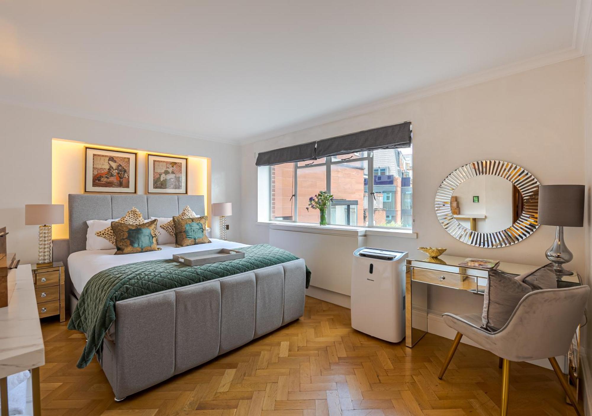 Modern Knightsbridge Apartment With Balcony Overlooking Harrods Prime Location London Bagian luar foto