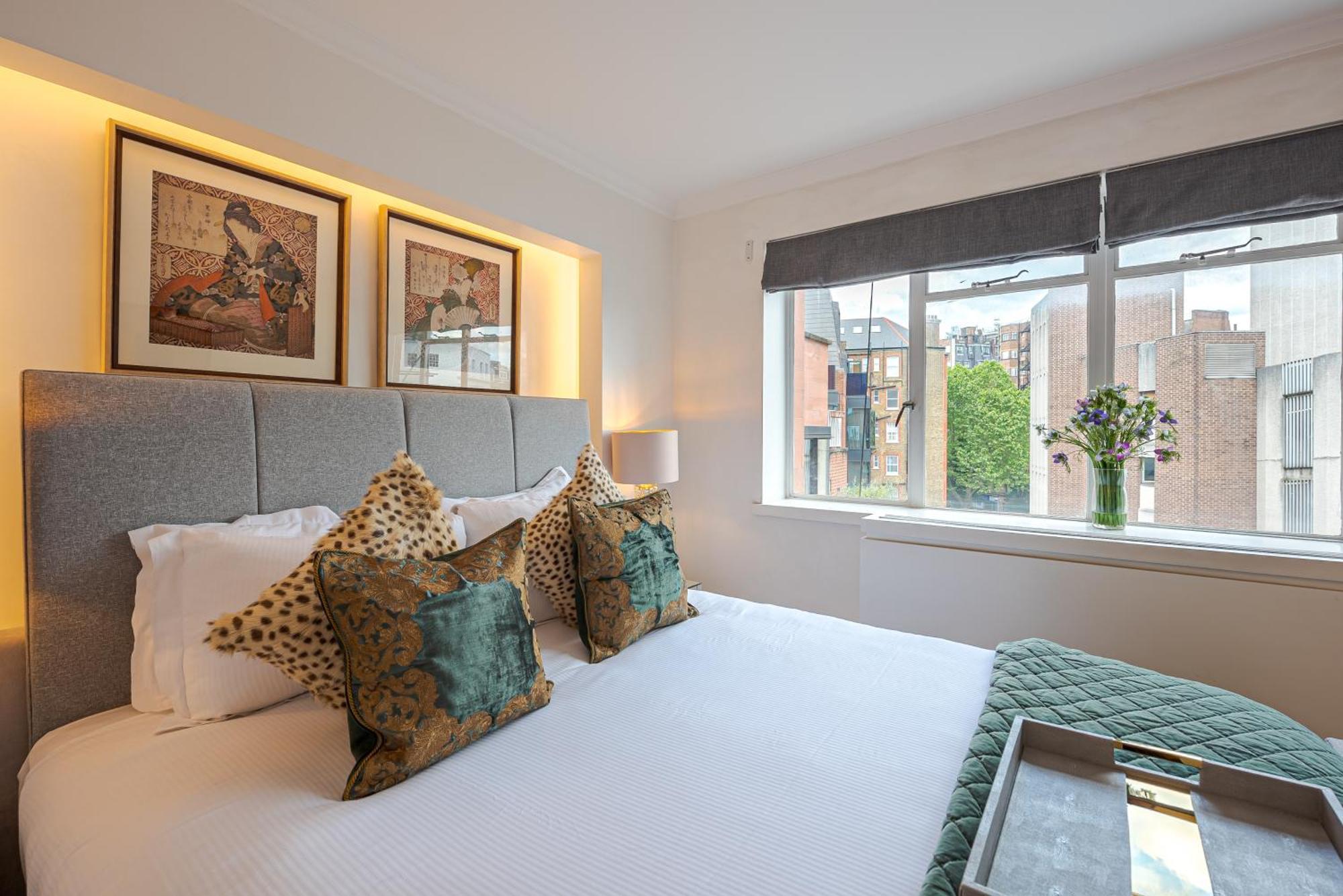 Modern Knightsbridge Apartment With Balcony Overlooking Harrods Prime Location London Bagian luar foto