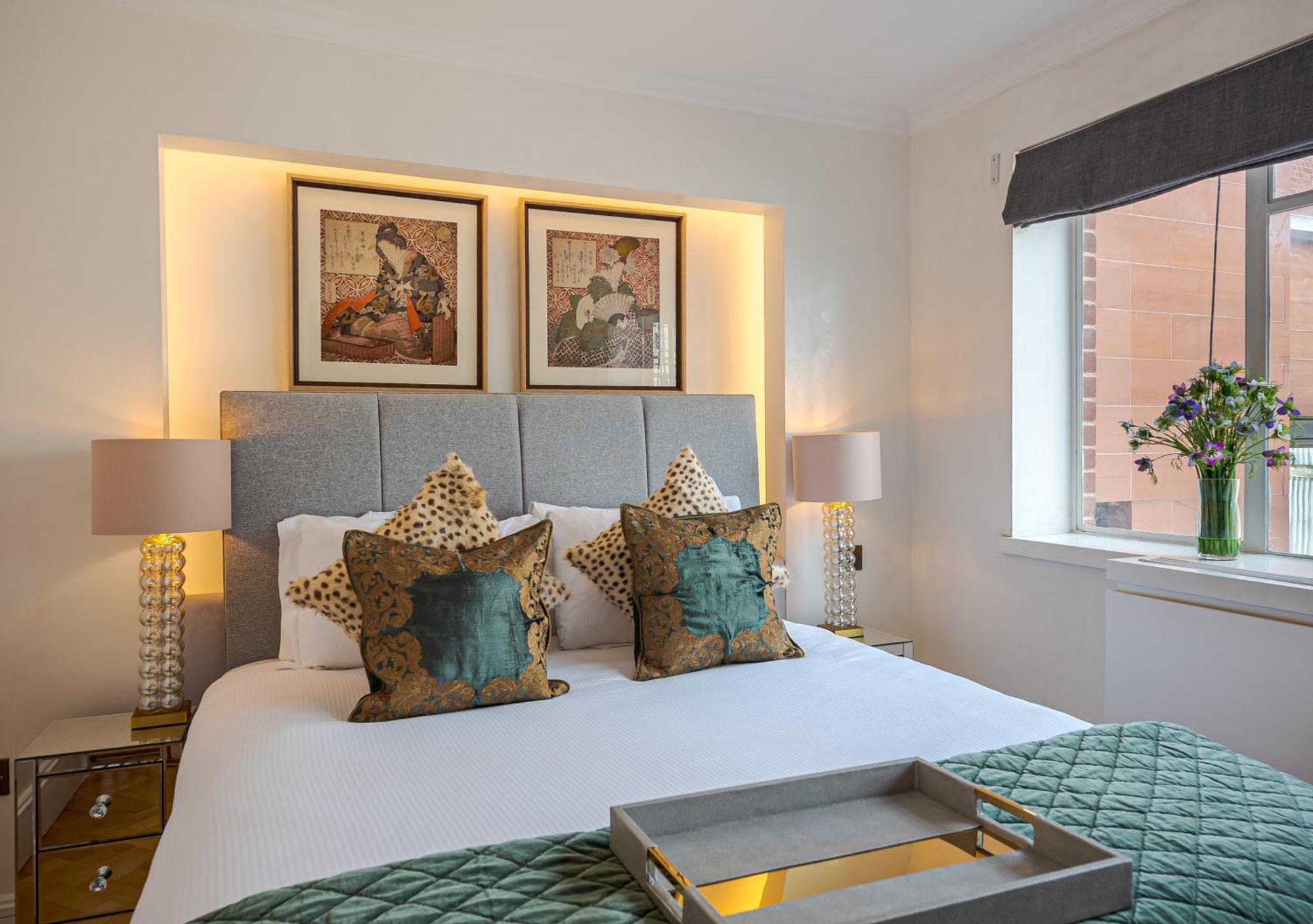Modern Knightsbridge Apartment With Balcony Overlooking Harrods Prime Location London Bagian luar foto