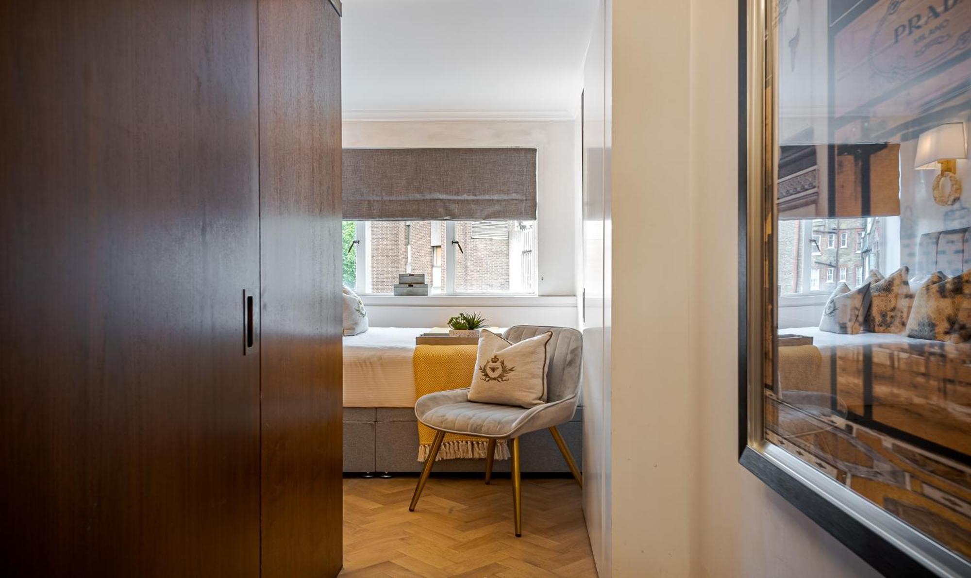 Modern Knightsbridge Apartment With Balcony Overlooking Harrods Prime Location London Bagian luar foto