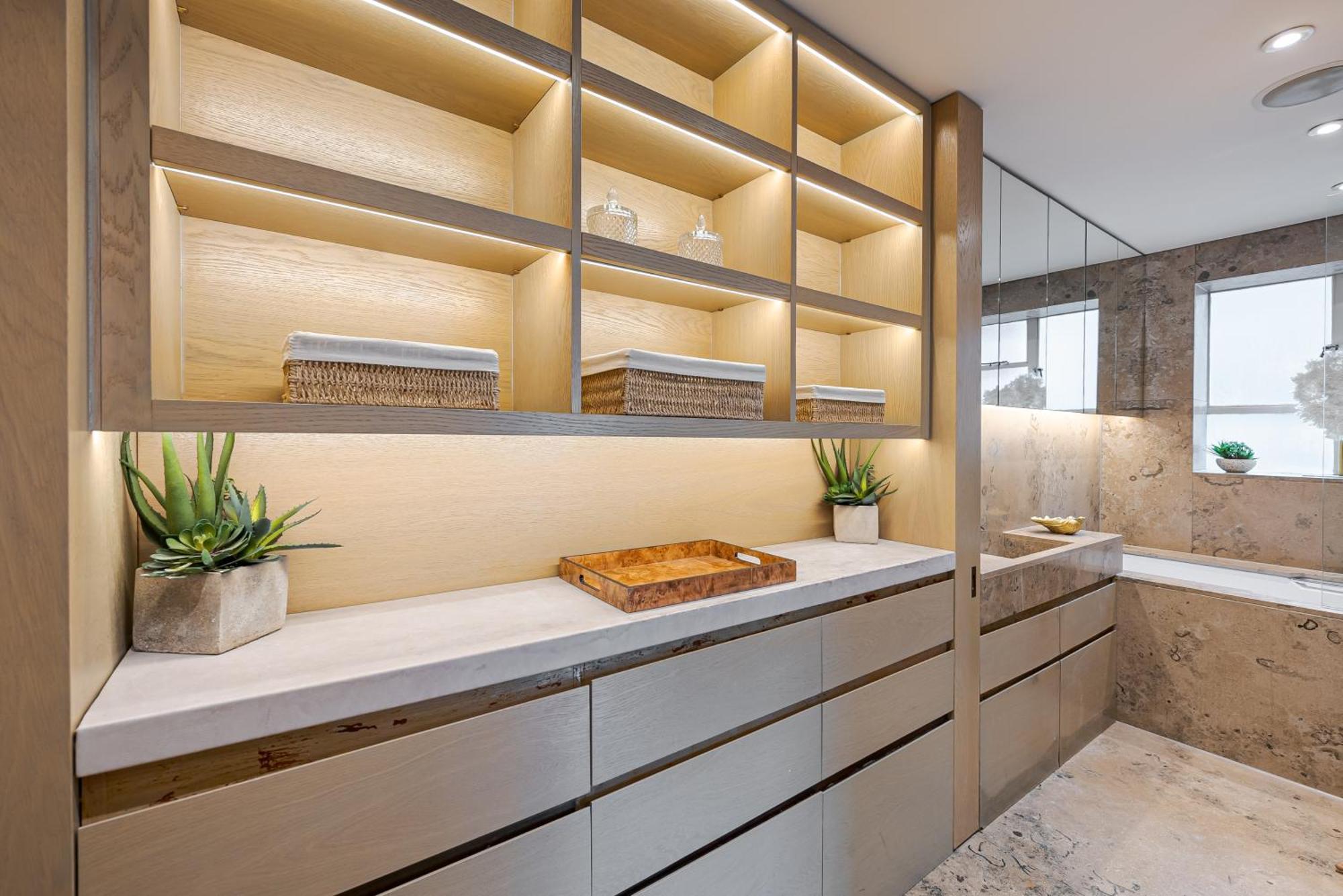 Modern Knightsbridge Apartment With Balcony Overlooking Harrods Prime Location London Bagian luar foto