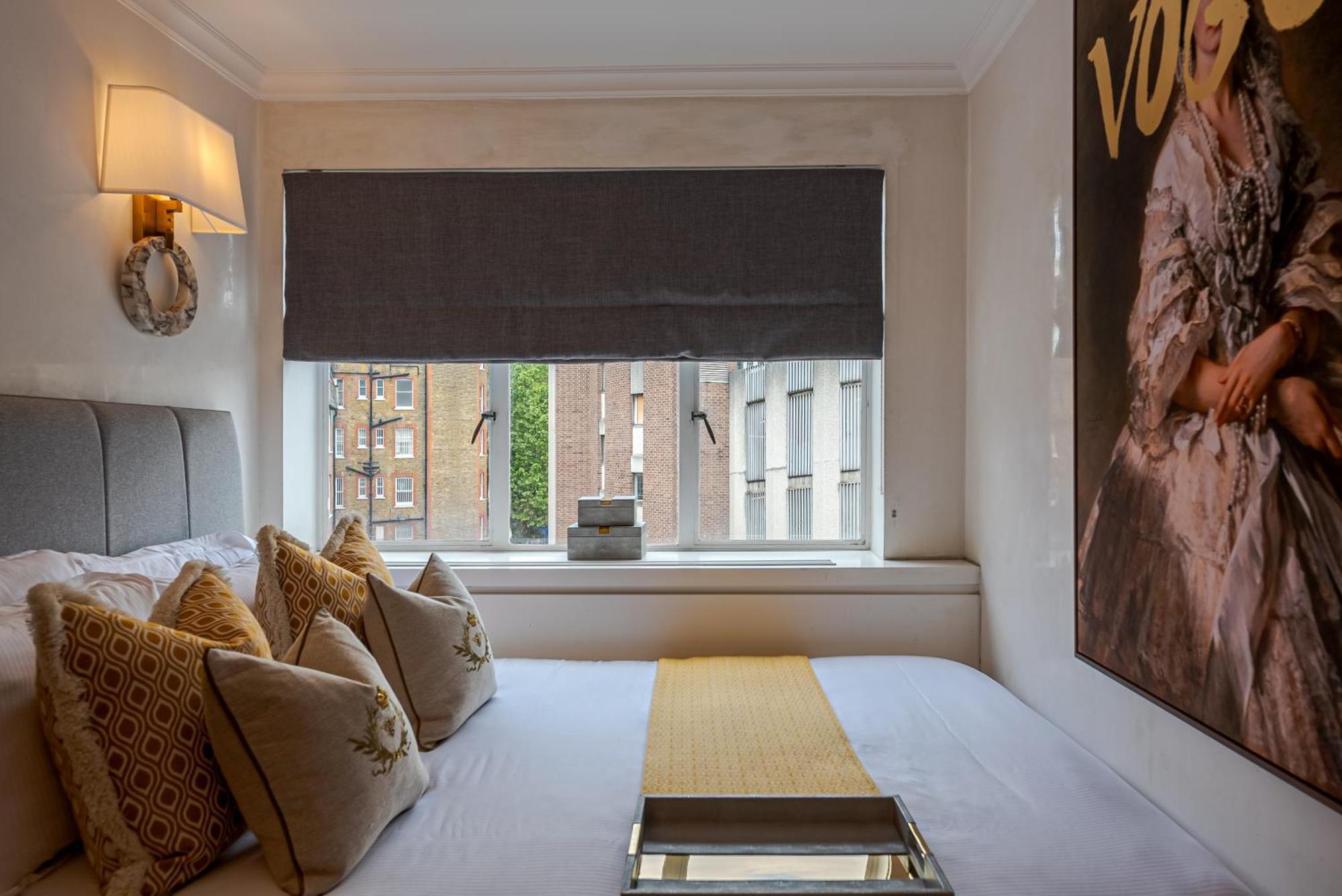 Modern Knightsbridge Apartment With Balcony Overlooking Harrods Prime Location London Bagian luar foto