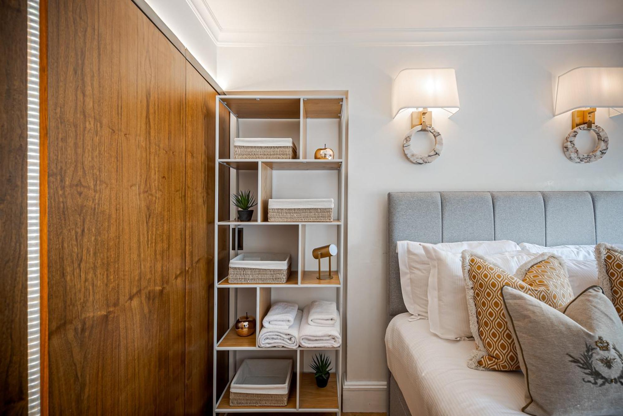 Modern Knightsbridge Apartment With Balcony Overlooking Harrods Prime Location London Bagian luar foto