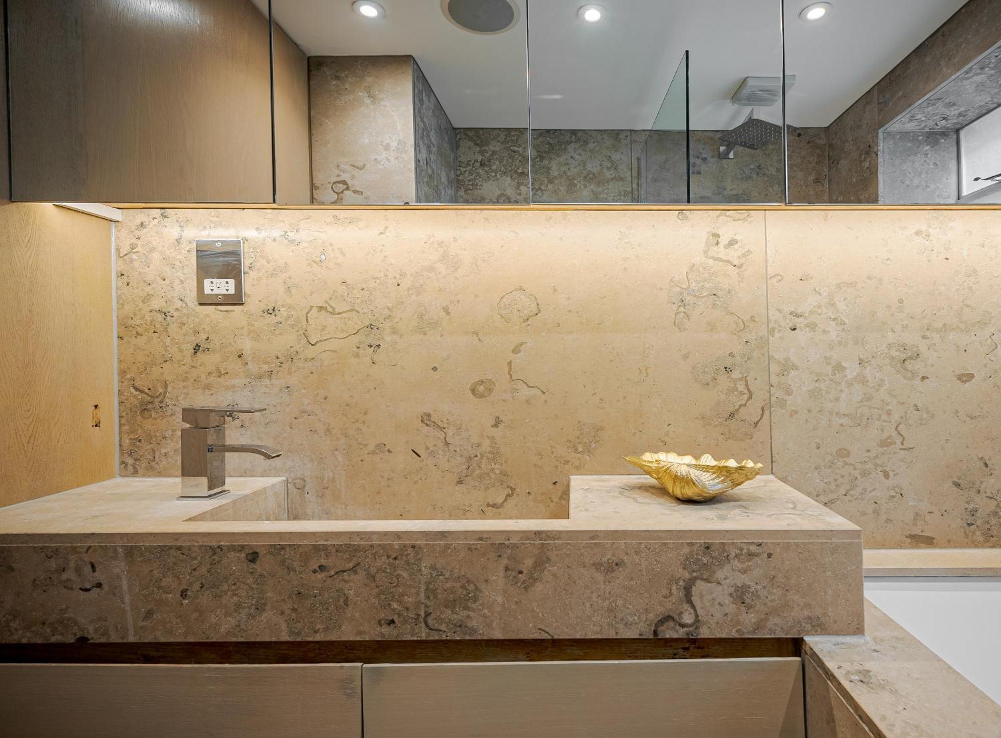 Modern Knightsbridge Apartment With Balcony Overlooking Harrods Prime Location London Bagian luar foto