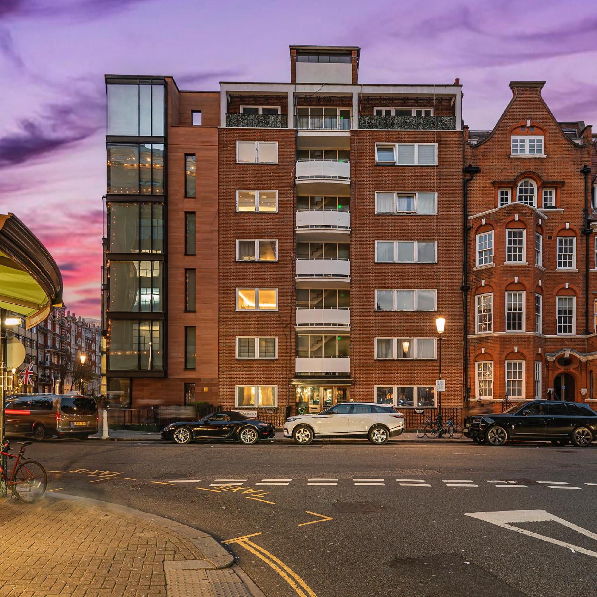 Modern Knightsbridge Apartment With Balcony Overlooking Harrods Prime Location London Bagian luar foto